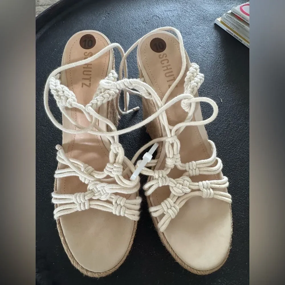 SCHUTZ new without